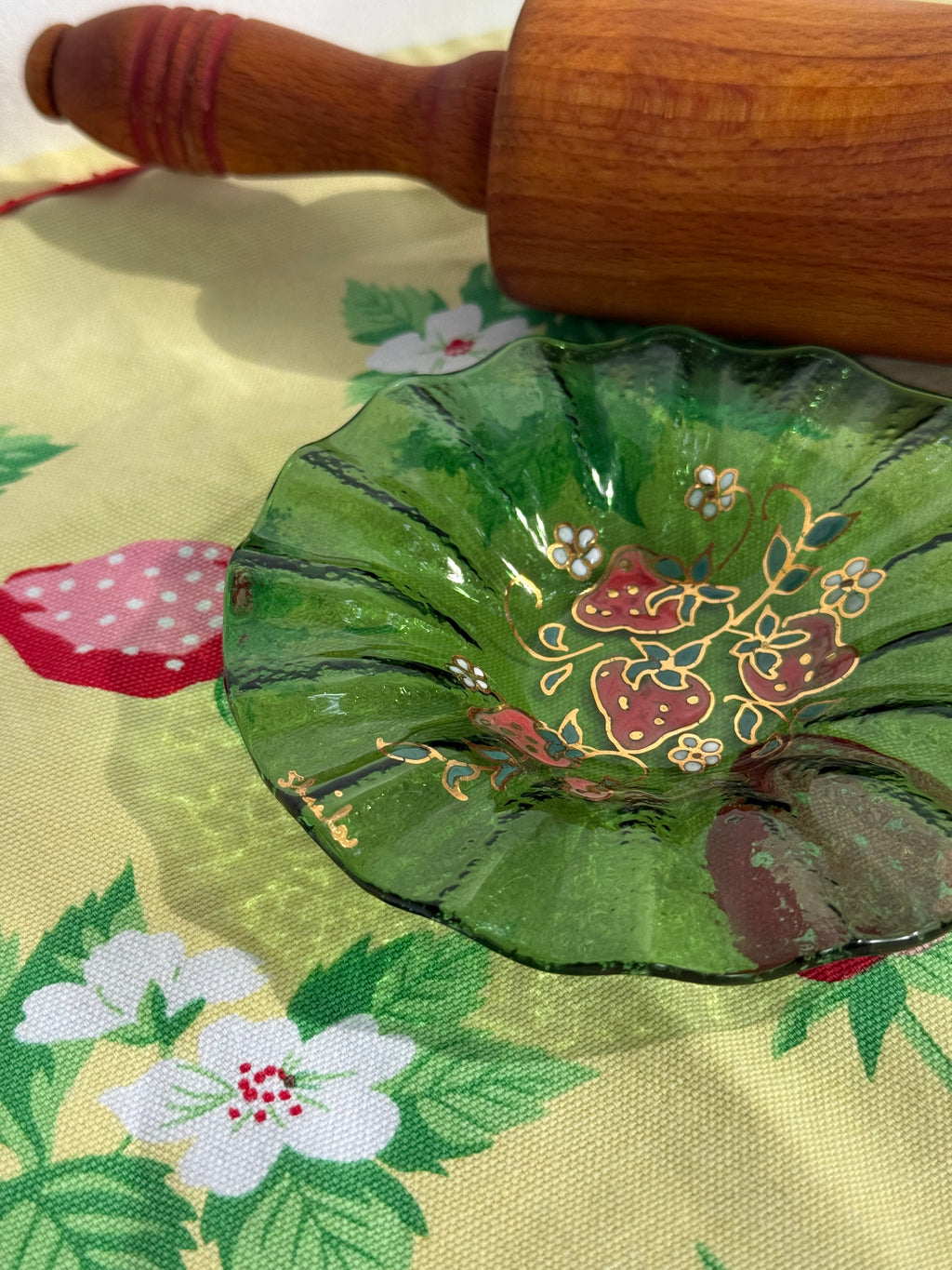 Studio Art Glass Strawberry dish